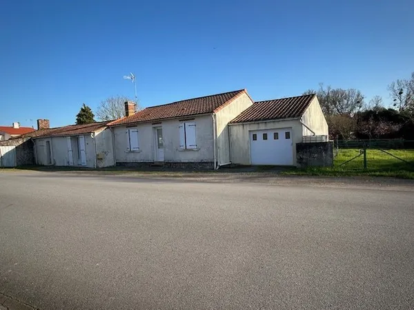 Maison de plain-pied avec terrain constructible à La Chapell