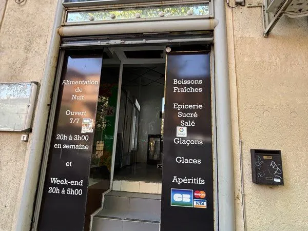 Local commercial Aix Centre