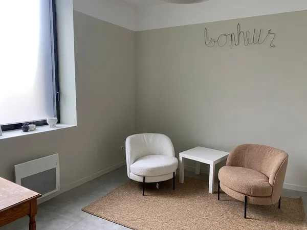 Loue cabinet meublé et refait à neuf