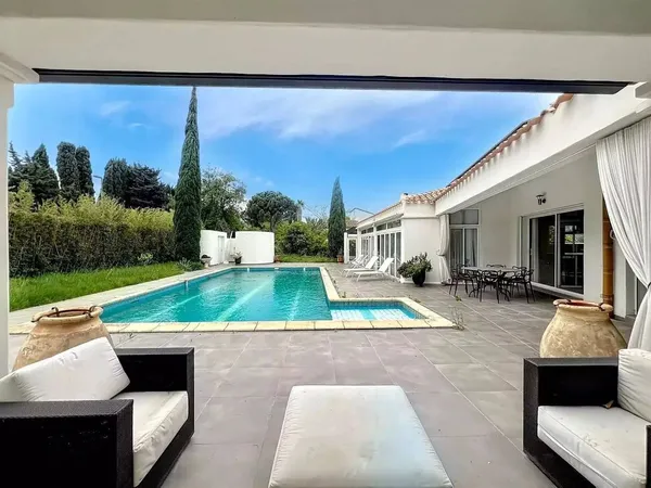 Villa 7 pièces 300 m²