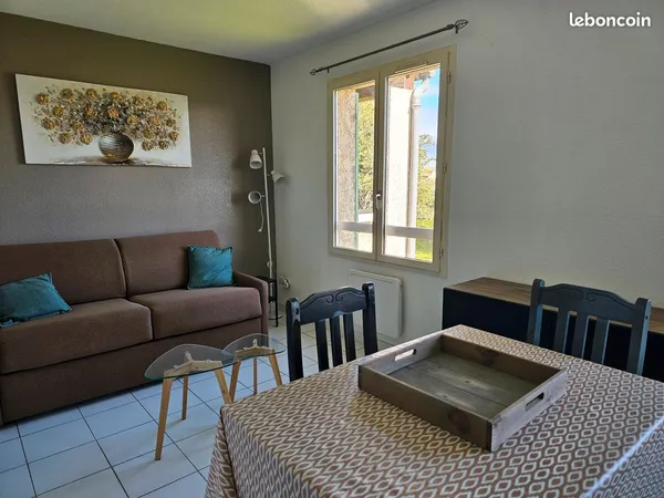 Studio meublé avec place de parking privée à Uzès