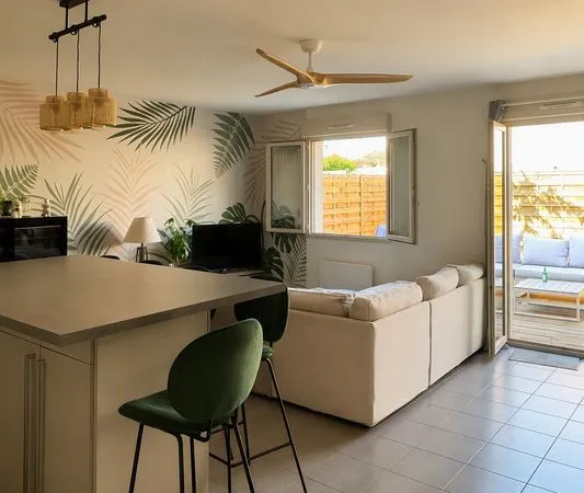 Maison individuelle avec garage et jardin