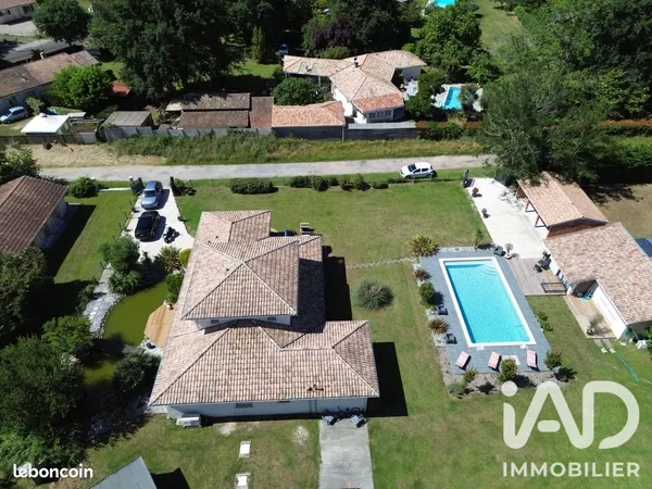 Villa 10 pièces 238 m²