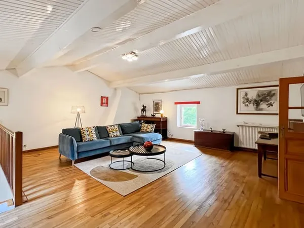 Maison 5 pièces 216 m²
