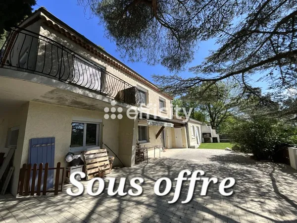 Maison 11 pièces 215 m²