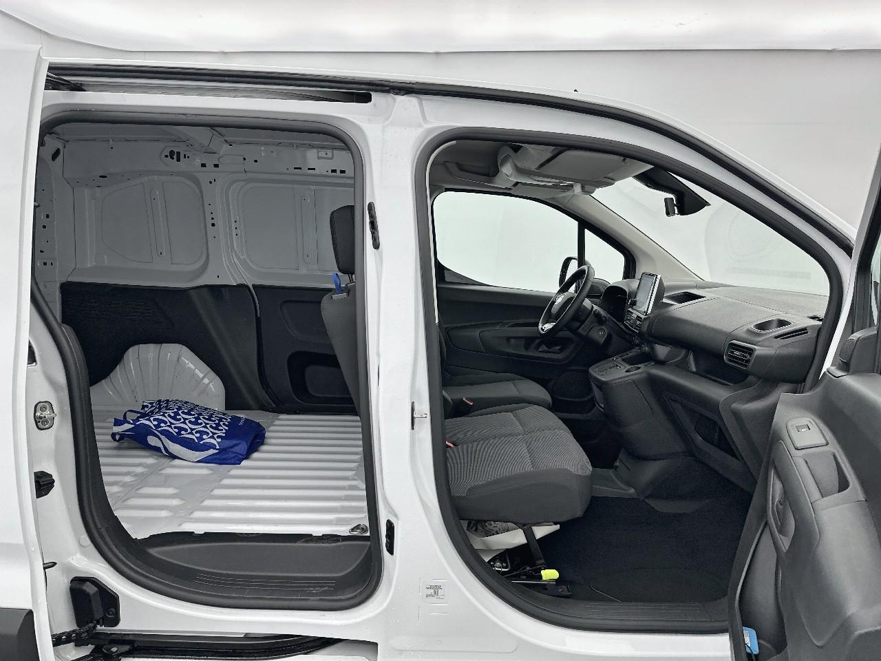 Fiat Doblo -e fourgon m 800kg electrique 100 kw batterie 50 k — photo 12
