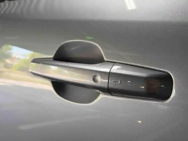 Jaguar F-Pace p400e plug-in-hybrid r-dynamic se bva8 awd — photo 13