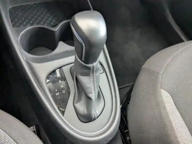 Toyota Aygo x 1.0 vvt-i 72ch dynamic s-cvt my23 — photo 9