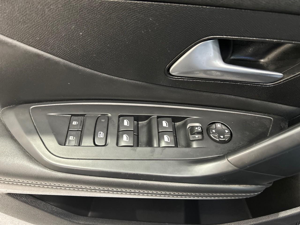 Peugeot 308 sw 1.2 puretech 130ch s&s allure eat8 — photo 17