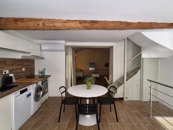 Maison de village T3 rénovée avec terrasse et cave - 70 m² - Oraison