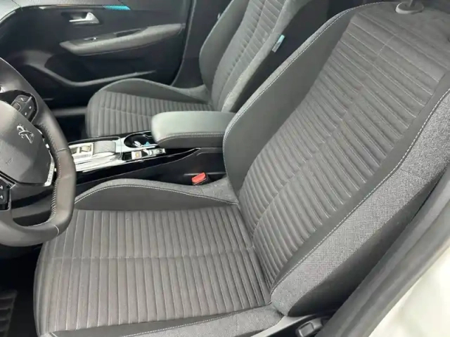 Peugeot 208 electrique 50 kwh 136ch — photo 11