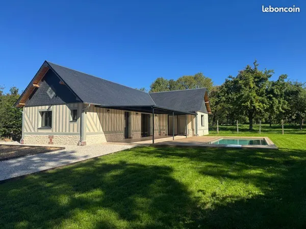 Maison de plain pied avec piscine