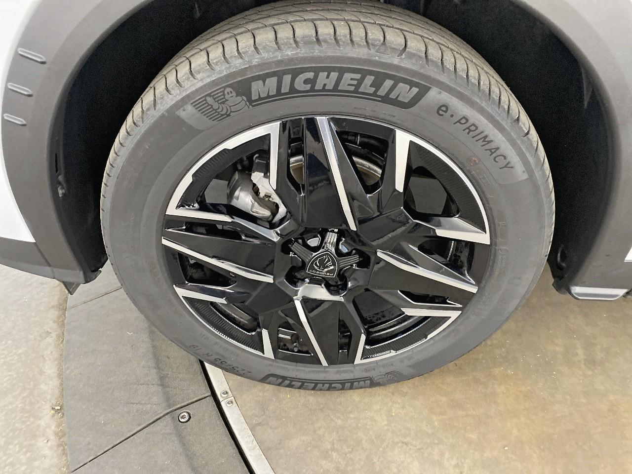 Peugeot 5008 hybrid 145 ch e-dcs6 allure — photo 11