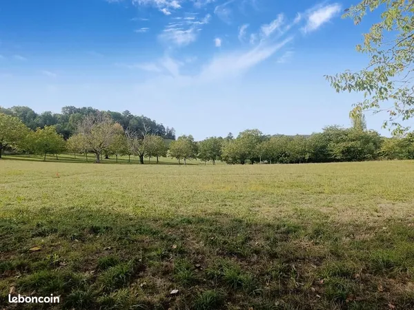 Terrain 1 800 m² Marcillac Saint Quentin