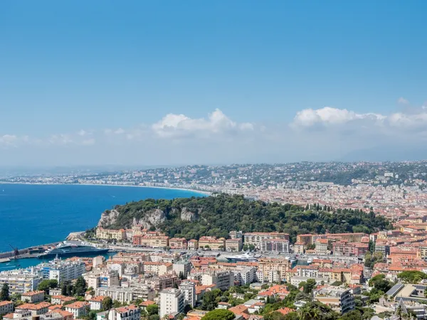 NICE MONT BORON - MAISON DE 346 M² DE SURFACE TOTALE A VENDRE - 287 M² HABITABLES - VUE MER - TERRAS