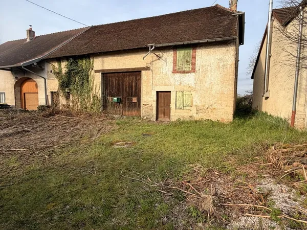 Maison à rénover avec grange et terrain
