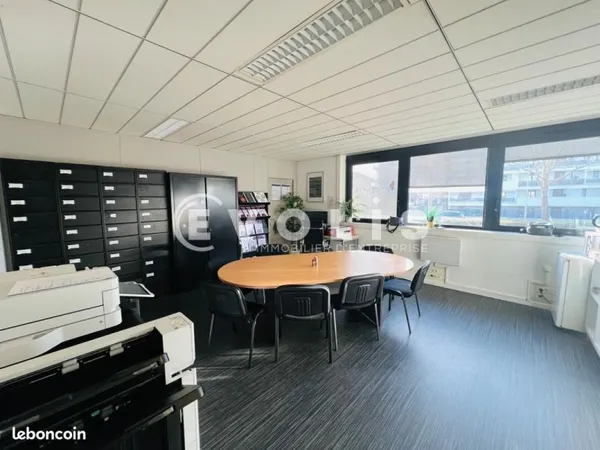 Bureau 373 m²