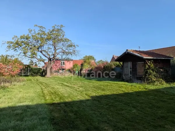 Terrain 596 m²