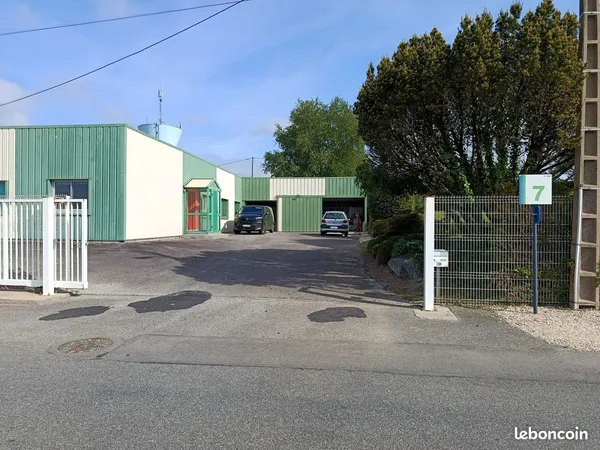 LOCAL D'ACTIVITÉ - ZI de KROAZ LESNEVEN - Châteauneuf-du-Faou - 322m² - 6.5 euros/m²