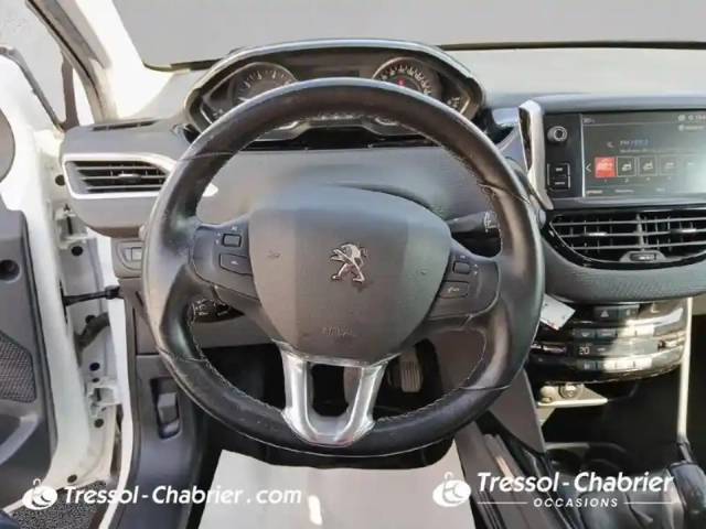 Peugeot 2008 1.2 puretech 110ch s&amp;s bvm5 allure — photo 12