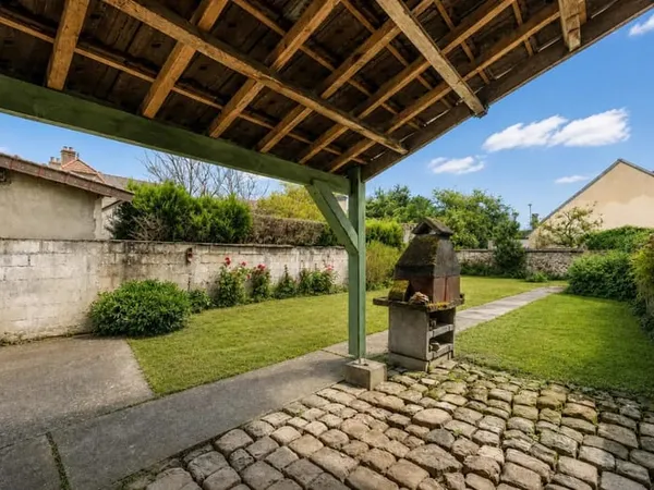 Maison de caractère avec jardin - 104 m2 - Villeneuve-le-Comte