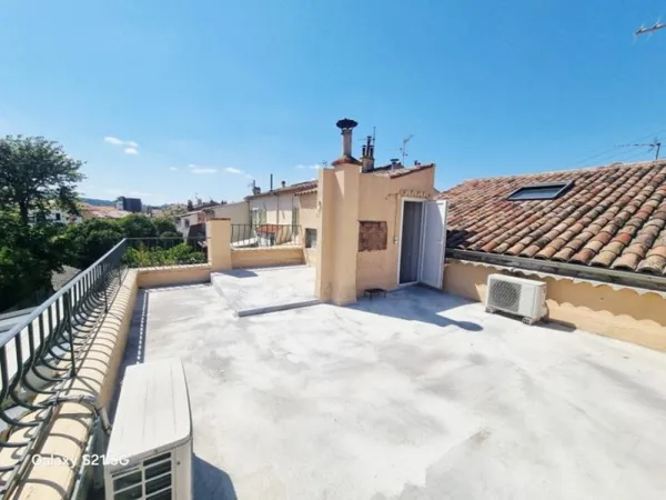 Rare Draguignan belle maison de ville F3/4 107m2 terrasse véranda 2 garages caves 267000€ dpe d
