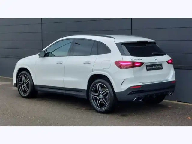 Mercedes Gla 250 e hybrid eq — photo 5