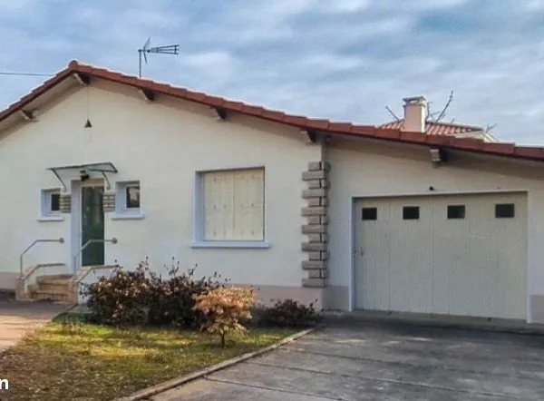 Maison traditionnelle sur sous sol complet - Limas (69400)