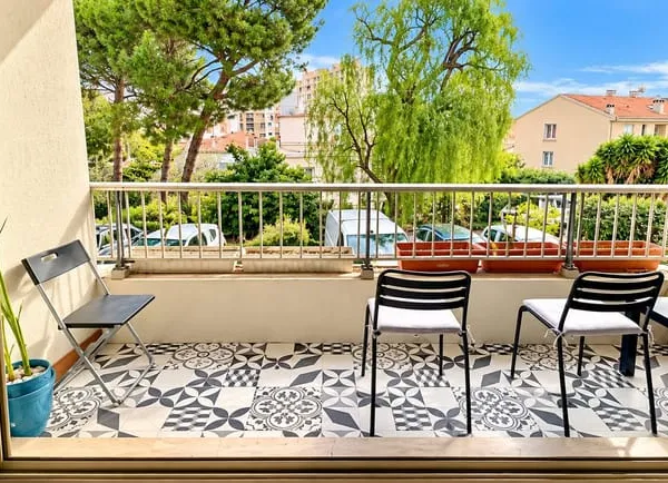 NICE - CERNUSCHI | SUPERBE T1 RÉNOVÉ AVEC TERRASSE PLEIN SUD