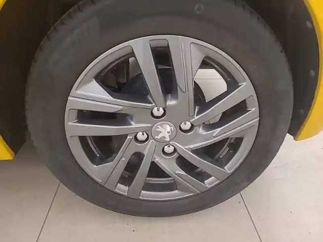 Peugeot 208 puretech 75 s&amp;s bvm5 — photo 43