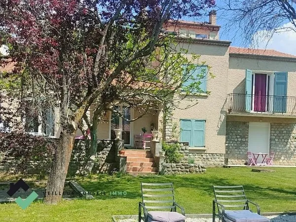 Maison 7 pièces 151 m²