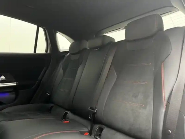 Mercedes Gla 200 d amg line — photo 19