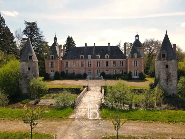 Propriété 30 pièces 1135 m²