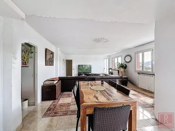 EXCLUSIVITE : Dernier étage 6P vue panoramique avec garage