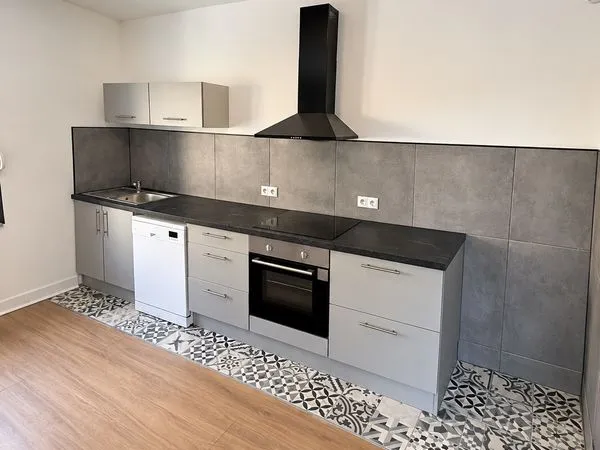 🏡 Maison mitoyenne rénovée - 90 m² - 2 chambres - 850 CC