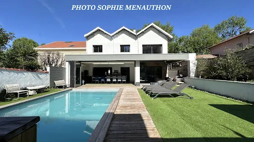 Maison 8 pièces 320 m²