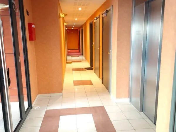 T2 PROCHE CENTRE et GARES SANS VIS A VIS avec BALCON SUD EST