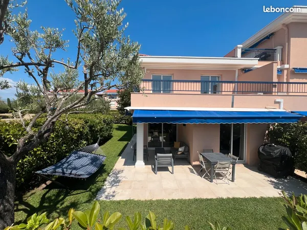Villa jumelée rénovée dans résidence avec piscine et tennis quartier Breguières au calme