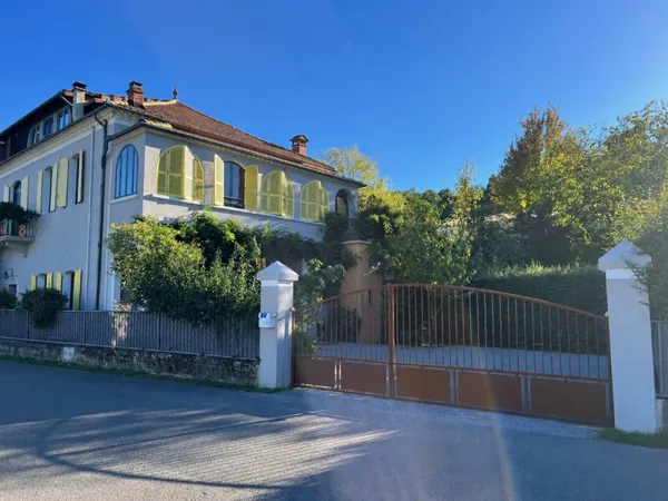 Maison de charme tout confort, piscine, grand garage DPE B