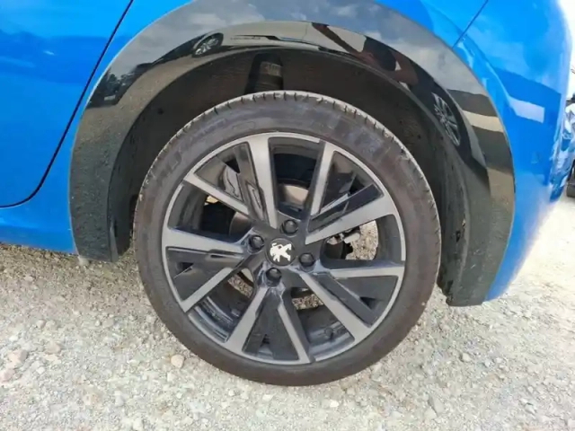 Peugeot 208 puretech 100 s&amp;s eat8 — photo 13