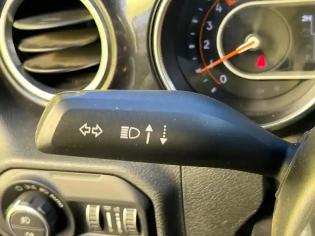 Jeep Wrangler 2.2 crdi 200 unlimited sahara — photo 33
