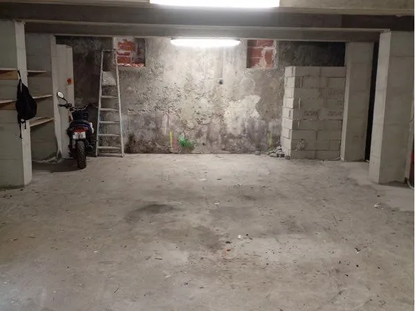 Grand garage securisé