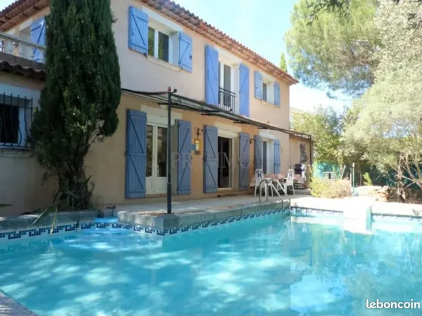 Maison individuelle avec jardin et piscine