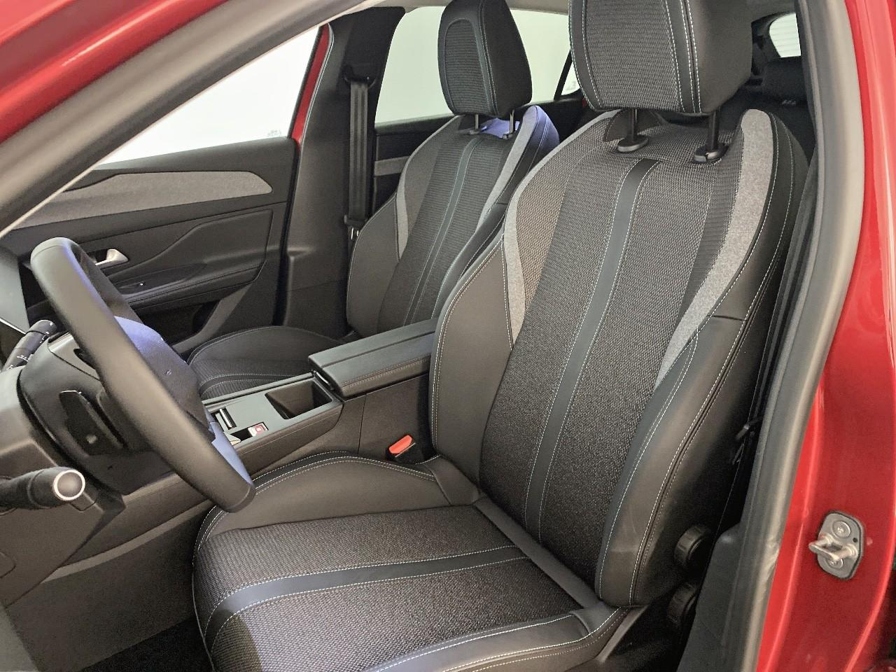 Peugeot 308 hybrid 145 e-dcs6 allure — photo 9