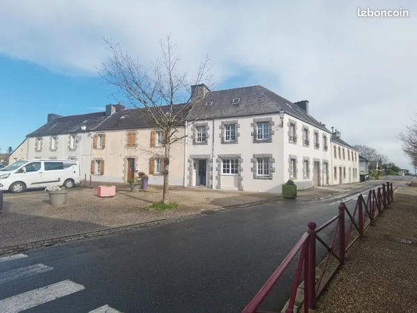 Appartement 1 pièce studio 31 m² 480.00 /mois CC Ploudiry à 10 minutes Landivisiau et de Landerneau