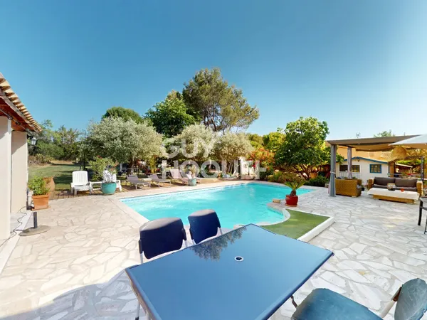 Secteur de Saint Antoine , l'Isle-sur-la-Sorgue - 167m² - 2450m² de terrain