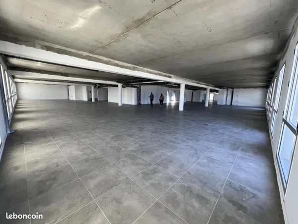 Bureaux 1 106 m²