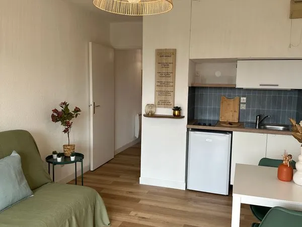 Studio meublé en résidence, 200m de la mer