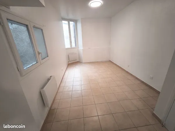 Studio disponible meublé