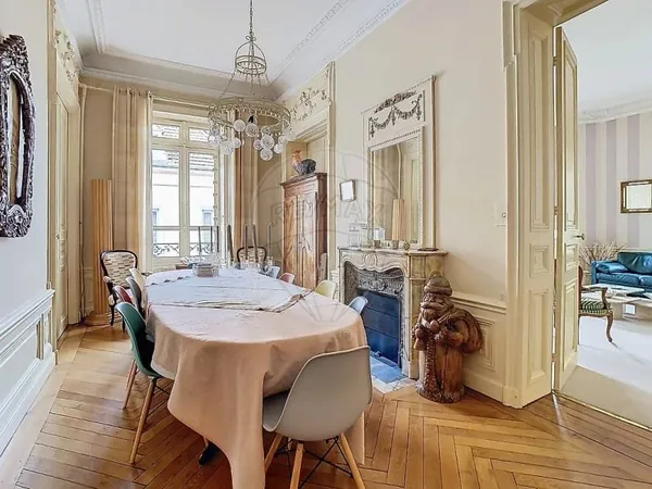 Appartement 8 pièces 265 m²